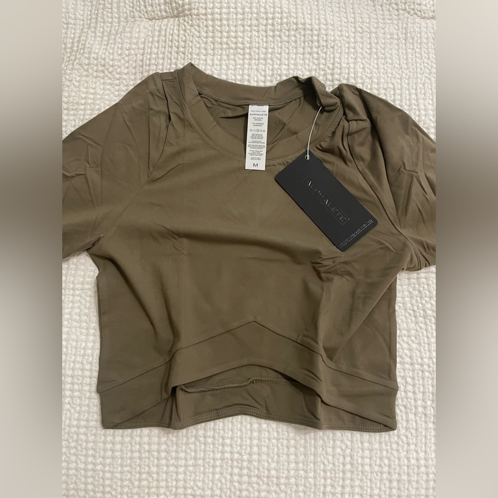 Alphalete Ultrasoft Apex Long Sleeve Crop Top